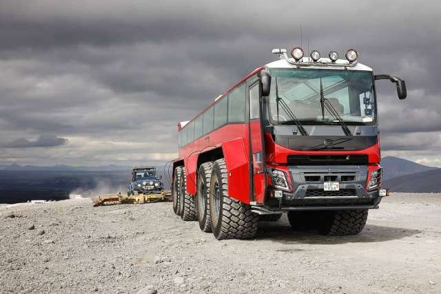 В Ісландії представили позашляховий автобус для екстремальних подорожей