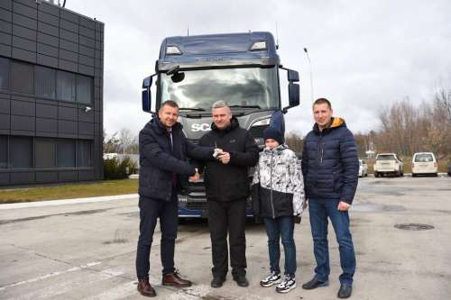 Scania поставила українському клієнту нову вантажівку 730 S V8