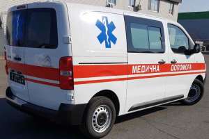 Вітчизняний виробник передав нові машини «швидкої допомоги» в регіони