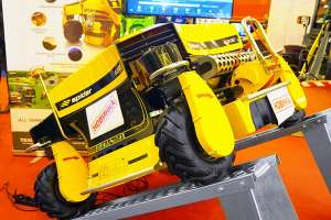 В Киеве представили робота-газонокосилку