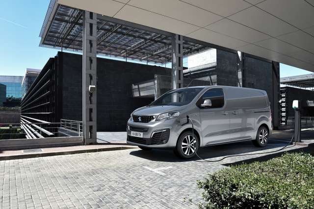 Peugeot випустив повністю електричну версію популярного фургона
