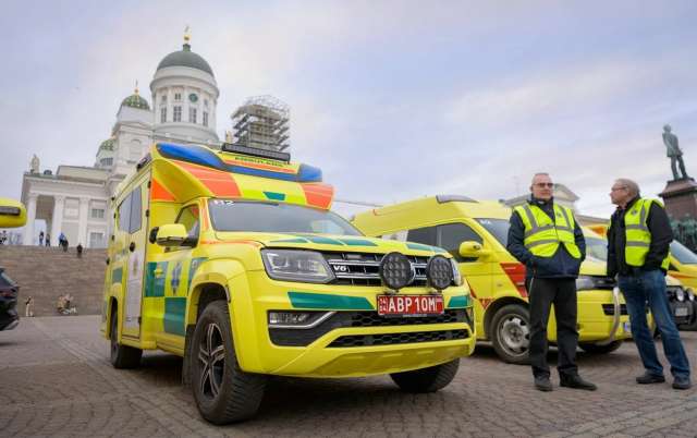 Із Фінляндії прибули ексклюзивні «швидкі» на базі Volkswagen Amarok та Volvo XC90
