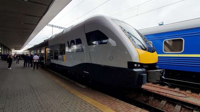 В Києві показали нові поїзди та вагони для «Укрзалізниці»