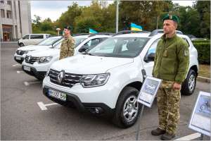 Українські прикордонники отримали нові автомобілі та мотоцикли
