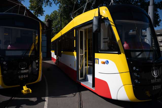 В Одесі презентували нові трамваї та тролейбуси вітчизняної збірки