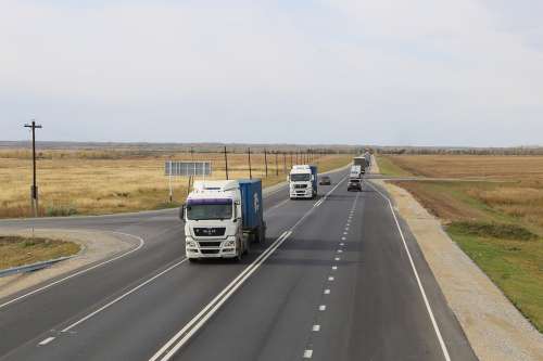 В уряді пропонують зробити проїзд по дорогах для важких вантажівок платним