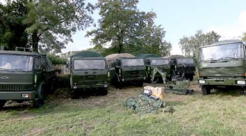 Футбольний клуб «Рух» передав українським воїнам 6 вантажівок