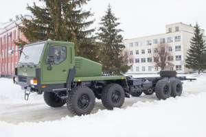 KrAZ handed over to the Ukrainian military a new self-propelled chassis