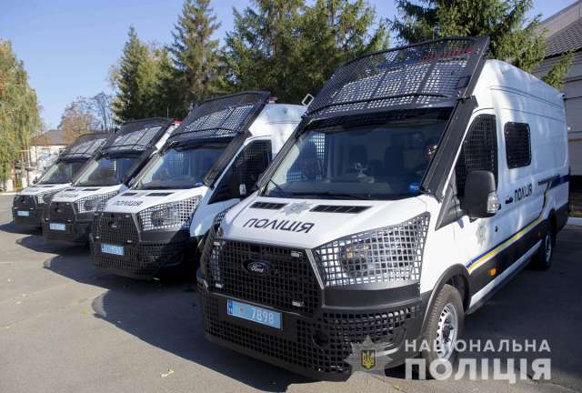 Спецпризначенці Національної поліції отримали нові мікроавтобуси