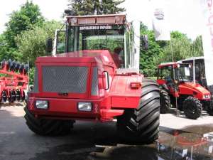 Які трактори виготовляють в Україні