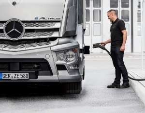 Mercedes-Benz Group будує демонстраційний парк зарядки електричних вантажівок