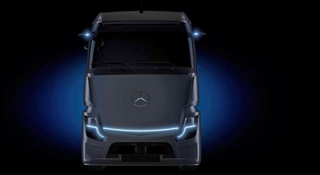 Mercedes-Benz показав перші зображення електричного тягача