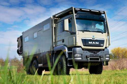 Вантажівку MAN перетворили на позашляховий автодім за майже 1,4 млн євро