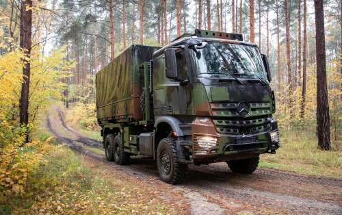 Німецькі солдати їздитимуть на Mercedes-Benz