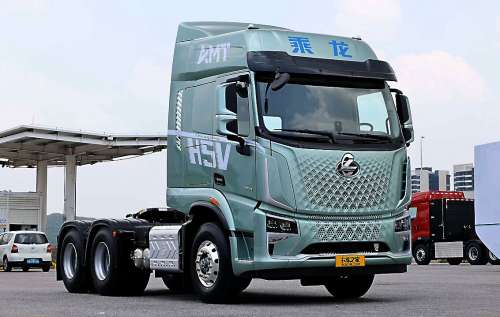 Китайці представили нову серію важких вантажівок
