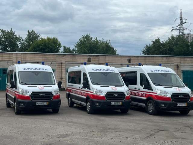 До України прибули три автомобілі екстреної медичної допомоги з Казахстану
