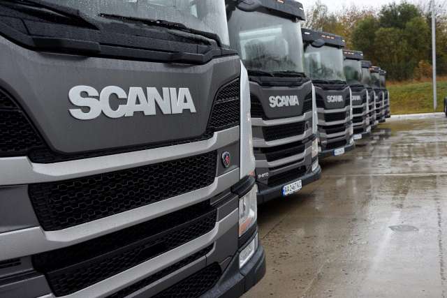 Нові іномарки возитимуть до України автовозами Scania