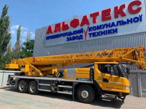 В Україні проходить сертифікацію новий 25-тонний автокран XCMG. ФОТО