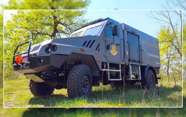 Українці переробили безкапотну вантажівку на капотний бронеавтомобіль