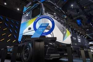 Mercedes-Benz Trucks отримав перші великі замовлення на свій новий електротягач