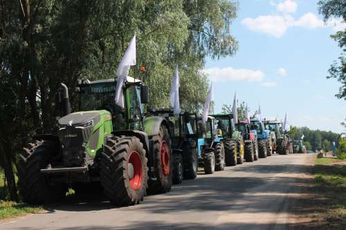 Надходження нових моделей тракторів в Україну заблоковано