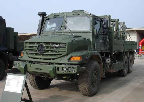 Німеччина передасть Україні нову партію вантажівок Zetros та тягачів HX81