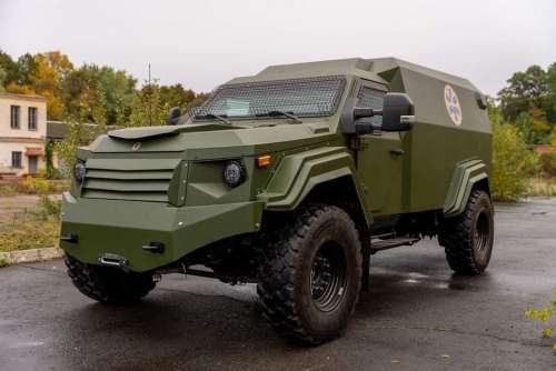 ЗСУ отримали перший бронеавтомобіль Gurkha у версії швидкої допомоги
