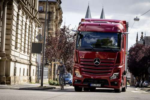 Mercedes-Benz сприяє оновленню автопарків українських перевізників сучасною технікою
