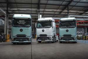 Стартувало виробництво футуристичних Mercedes-Benz Actros L