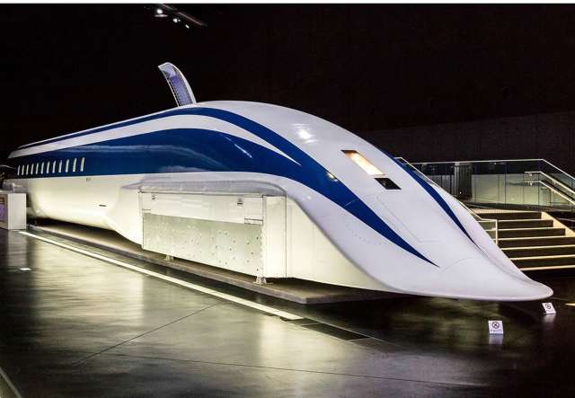 Представили перший і найшвидший в світі поїзд на магнітній подушці