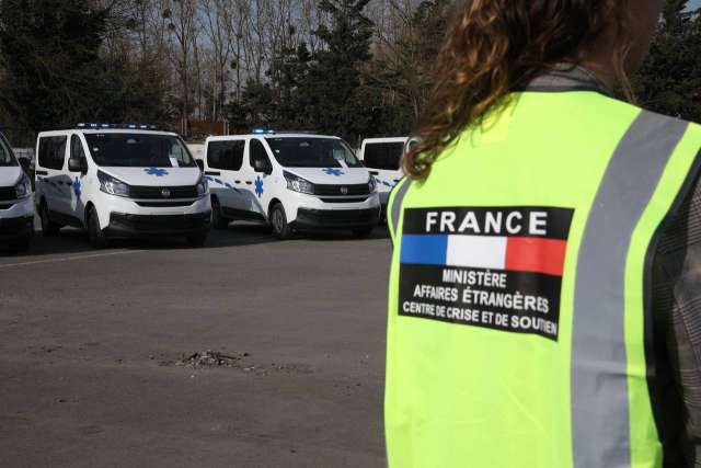 Франція передала Україні пожежні автомобілі та нові «швидкі»