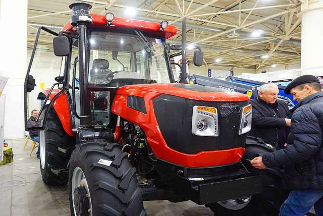 В Києві представили новий вітчизняний трактор