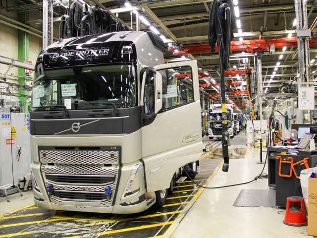 Стартувало серійне виробництво нового покоління великотоннажних вантажівок Volvo