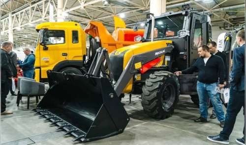 У Києві показали броньований екскаватор-навантажувач