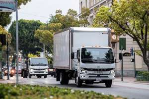 Перші електровантажівки RIZON від Daimler Truck знайшли своїх клієнтів