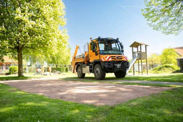 Як працює Mercedes-Benz Unimog із новою системою UNI-TOUCH