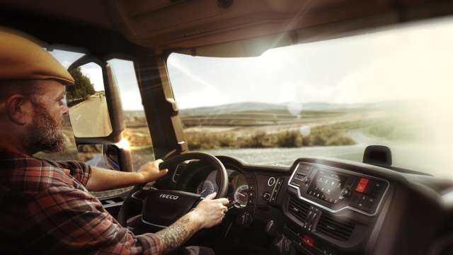 IVECO запустила систему голосової підтримки водіїв вантажівок