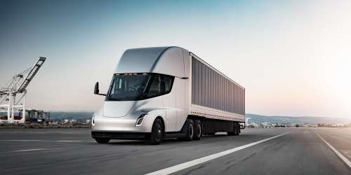 Електрична вантажівка Tesla Semi готова до серійного виробництва