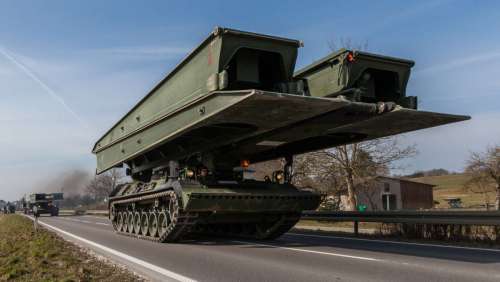 Німеччина надала Україні ще три танкові мостоукладачі та 30 «швидких»