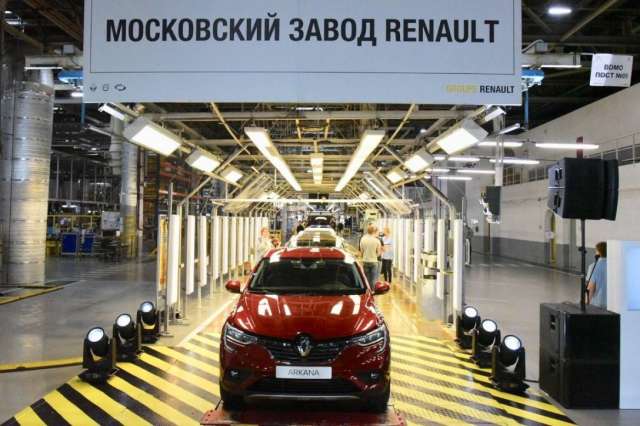 Росія націоналізувала заводи Renault. Буде випускати «Лади» і «Москвичі»