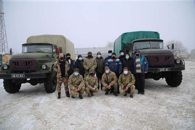 Волонтери-атомники передали армії чергову партію машин