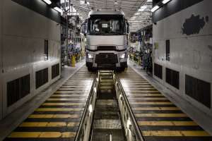 Renault Trucks зупинив виробництво через загрозу коронавірусу
