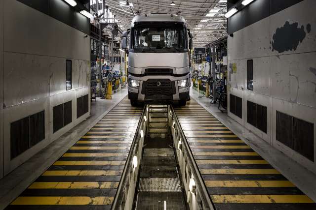 Renault Trucks зупинив виробництво через загрозу коронавірусу