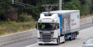 Гібридні вантажівки Scania з пантографами вийшли на дороги