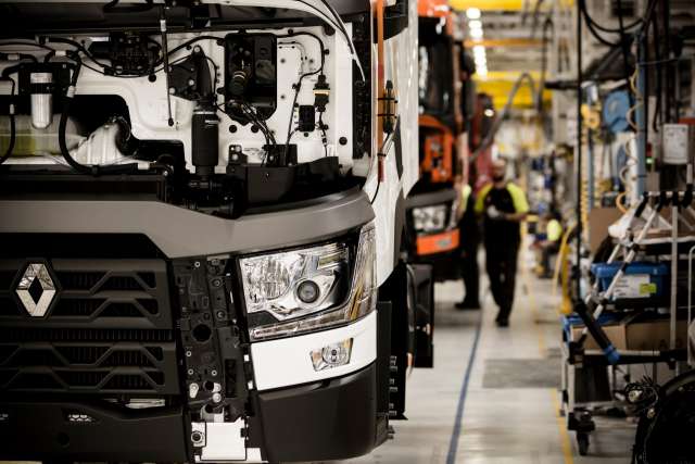 За виробництвом вантажівок Renault можна спостерігати онлайн