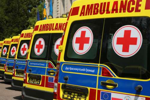 Польща передала Україні 25 машин швидкої допомоги