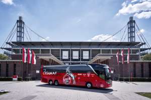Футбольний клуб Бундесліги отримав унікальний автобус Setra. ФОТО
