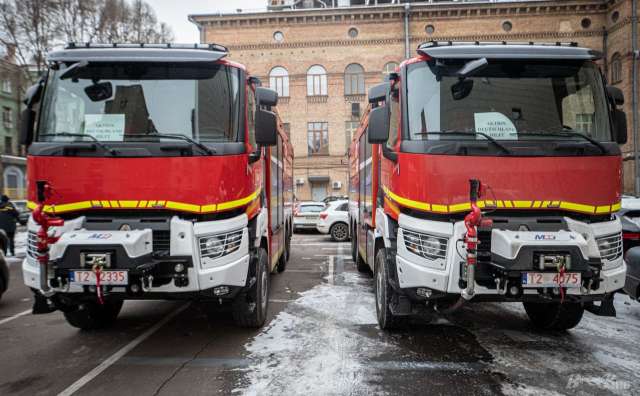 Київ передав Харкову два найсучасніших пожежних авто