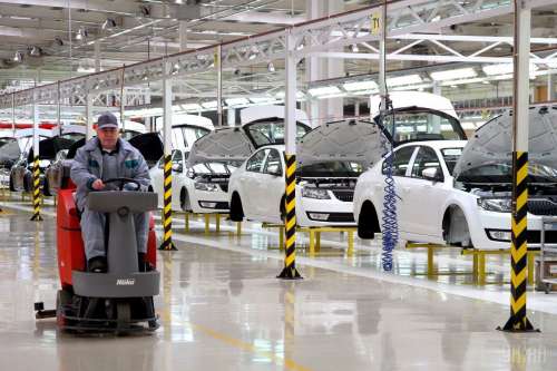 Виробництво автомобілів в Україні у червні знизилося на 26,7%