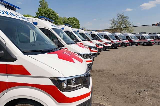 МОЗ отримала 10 автомобілів медичної допомоги